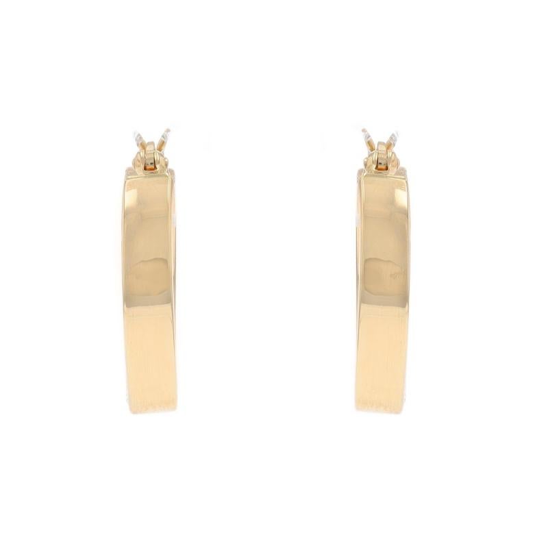 Contenu du métal : Or jaune 14k

Style : Cercle ovale
Type de fermeture : Fermeture par boutons-pression
Caractéristiques : Construction creuse pour un port confortable tout au long de la journée

Mesures

Haut : 13/16