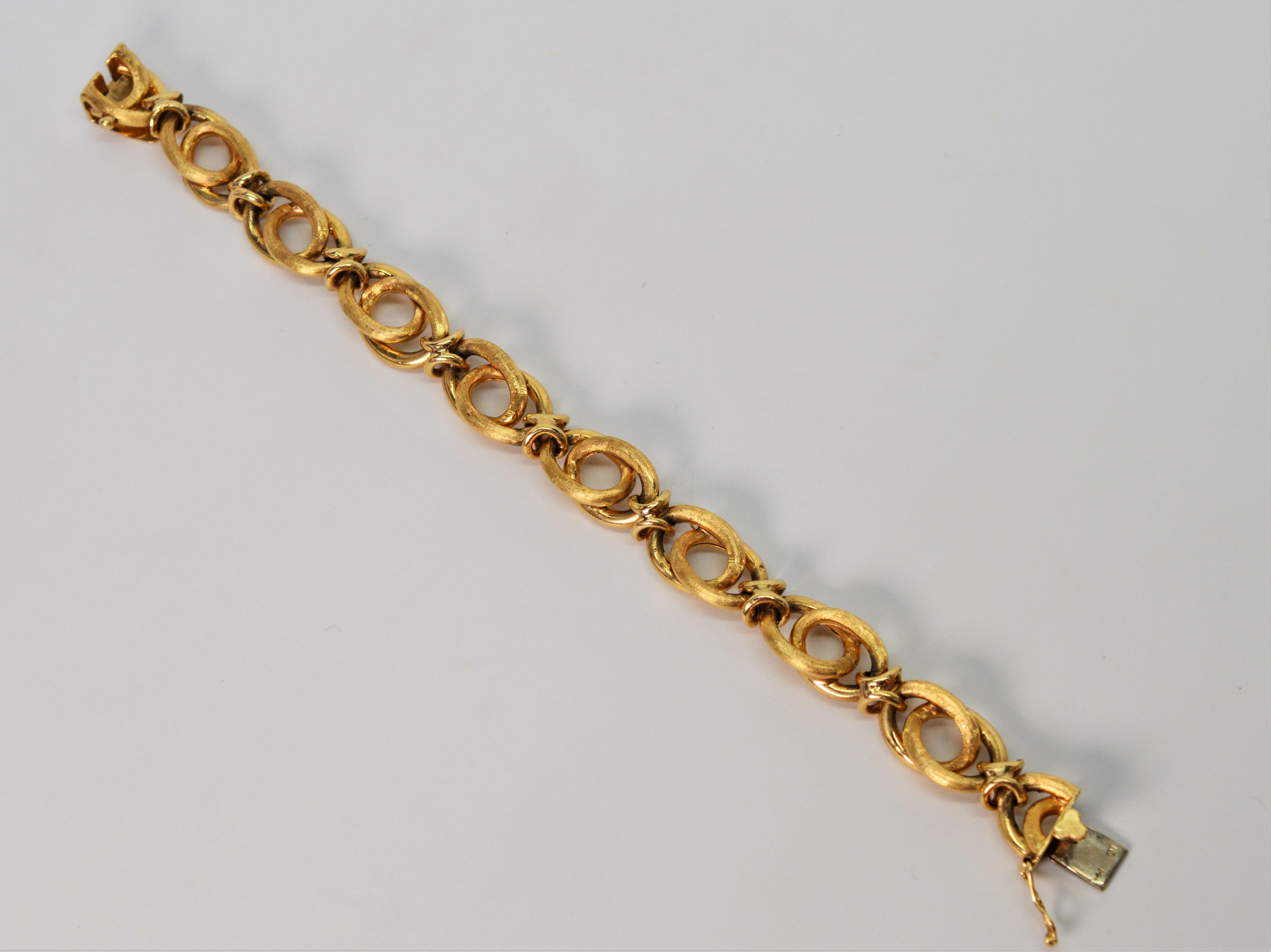 Yellow Gold Oval Link Chain Bracelet In Good Condition In Mount Kisco, NY