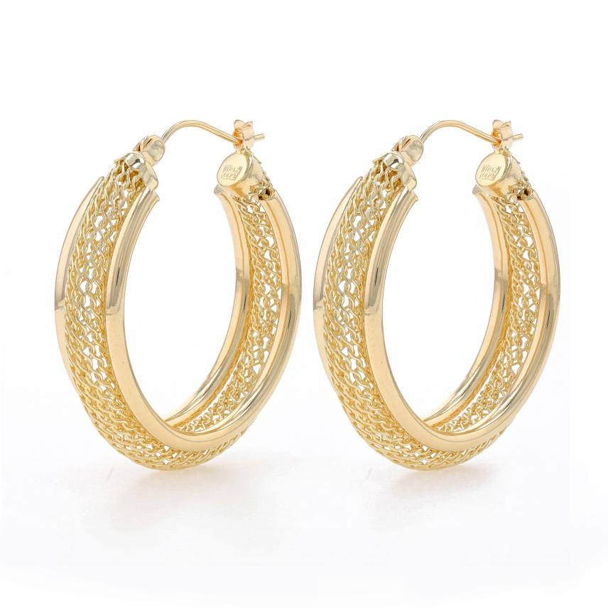 Metal Content: 14k Yellow Gold

Style: Oval Hoop
Fastening Type: Snap Closures
Features: Smoothly Finished with Mesh Centers

Measurements

Tall: 1 5/16