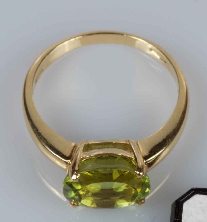Yellow Gold 18k Oval Peridot Ring In New Condition In Rome, IT
