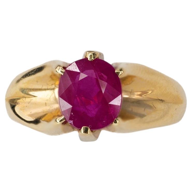 Anillo de cóctel solitario con rubí ovalado en oro amarillo en venta