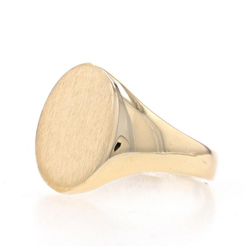 Yellow Gold Oval Signet Ring - 10k Engravable In Excellent Condition For Sale In Greensboro, NC