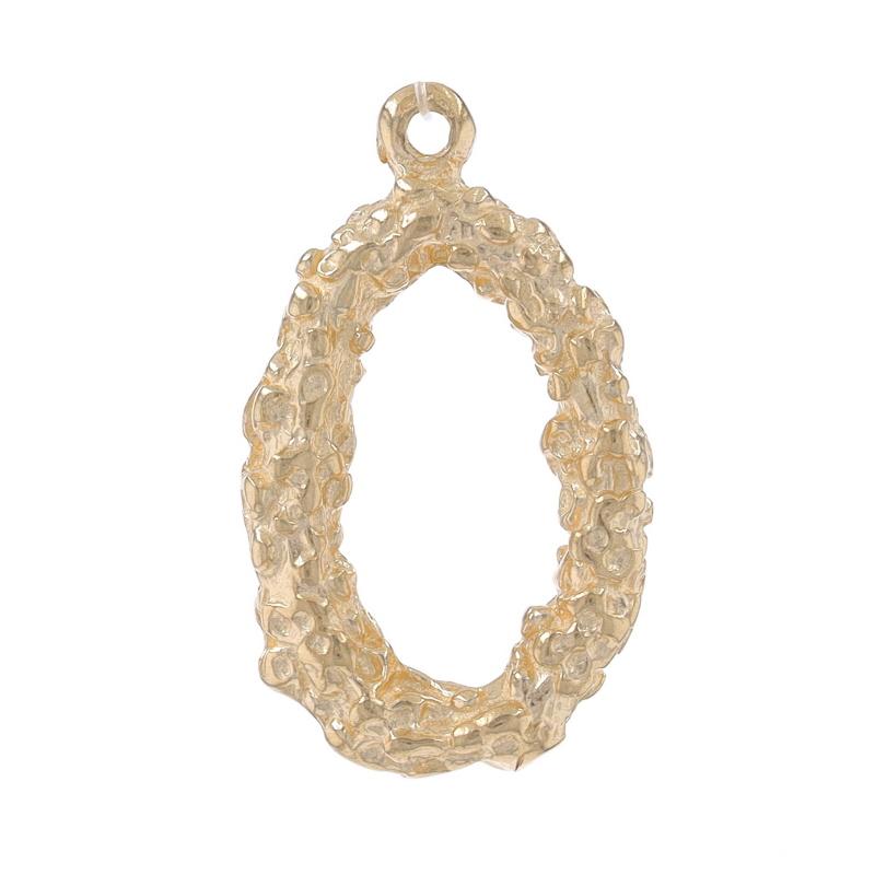 Metal Content: 14k Yellow Gold

Theme: Oval Wreath, Botanical
Features: Textured Detailing

Measurements

Tall (from stationary bail): 13/16