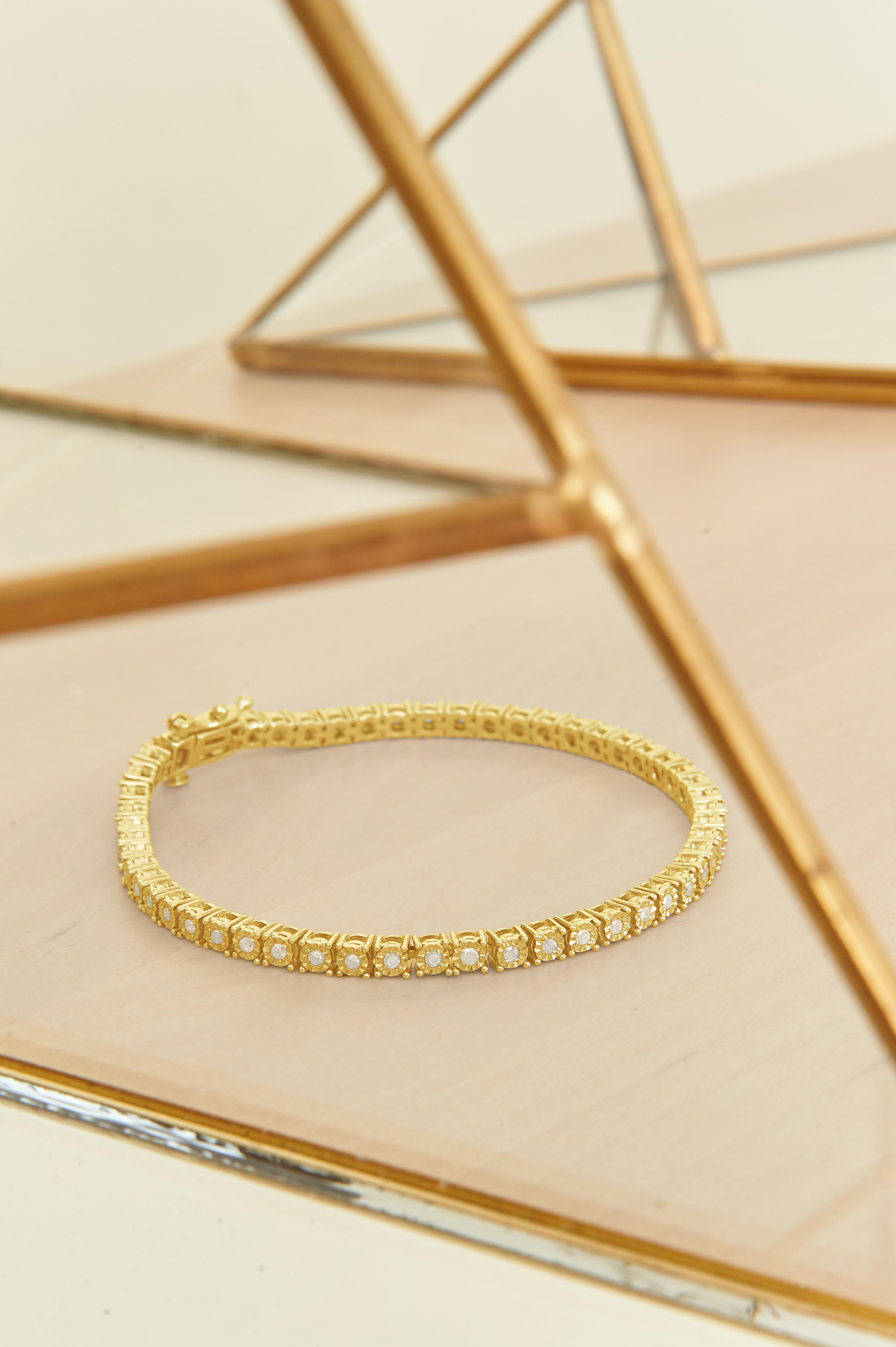 Bracelet tennis en or jaune sur argent avec diamants ronds à lunette facettée de 1,0 carat Pour femmes en vente