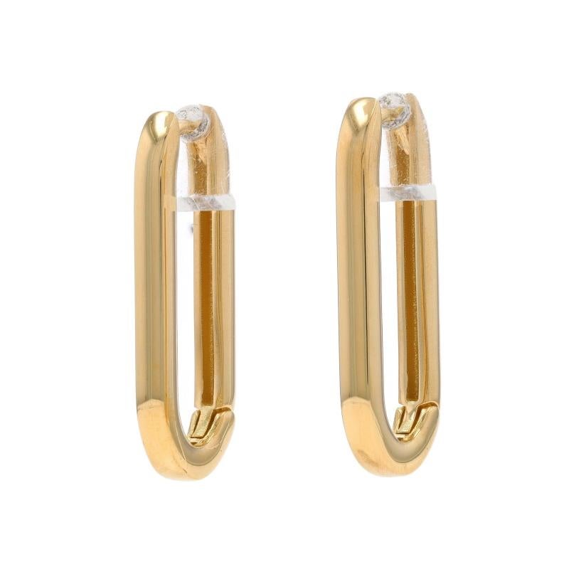 Metal Content: 18k Yellow Gold

Style: Paperclip Hoop
Fastening Type: Locking Snap Closures

Measurements

Tall: 27/32