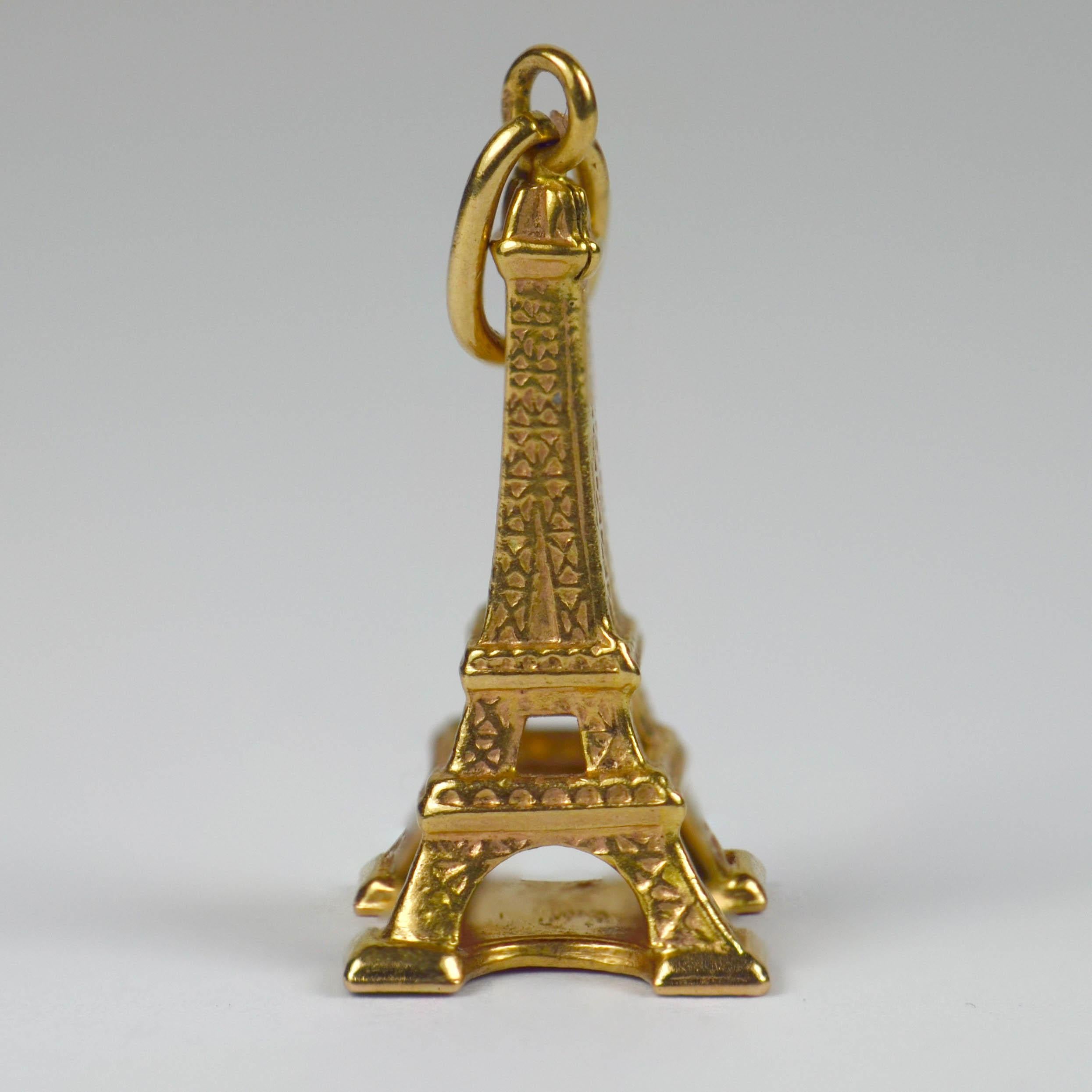 An 18 karat yellow gold charm pendant designed as the well known Paris landmark, the Eiffel Tower. 
Stamped with the eagles head for 18 karat gold and French manufacture.

Dimensions: 2.5 x 0.9 x 0.9 cm
Weight: 1.03 grams