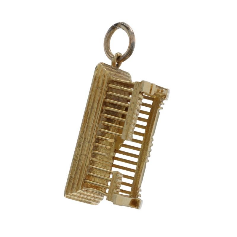 Contenuto del metallo: Oro giallo 18k

Tema: Partenone, Atene, Grecia

Misure

Altezza (dalla cauzione fissa): 1