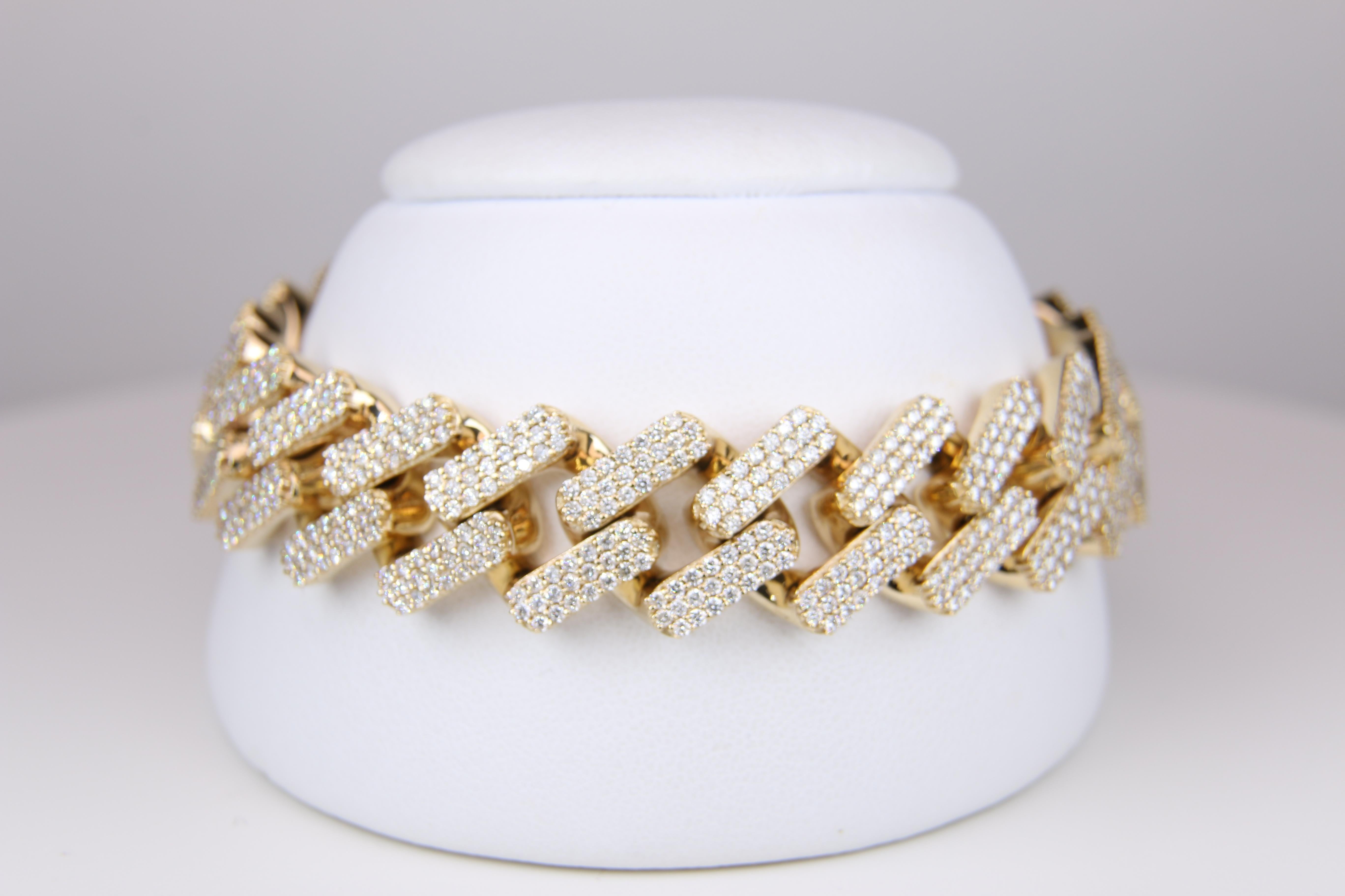 Round Cut Yellow Gold Pave Curb Link Bracelet