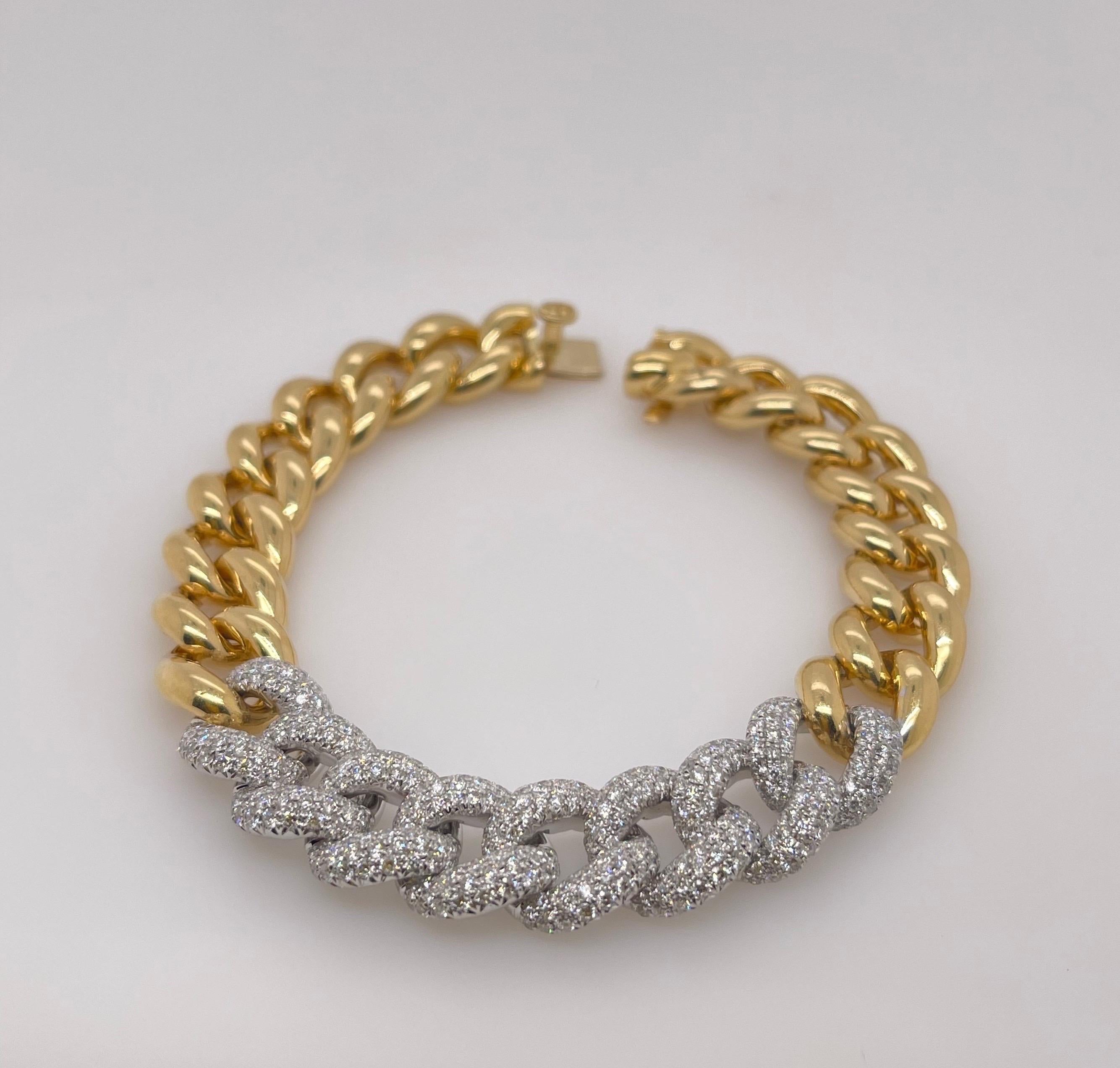 Round Cut Yellow Gold Pavé Diamond Curblink Bracelet For Sale