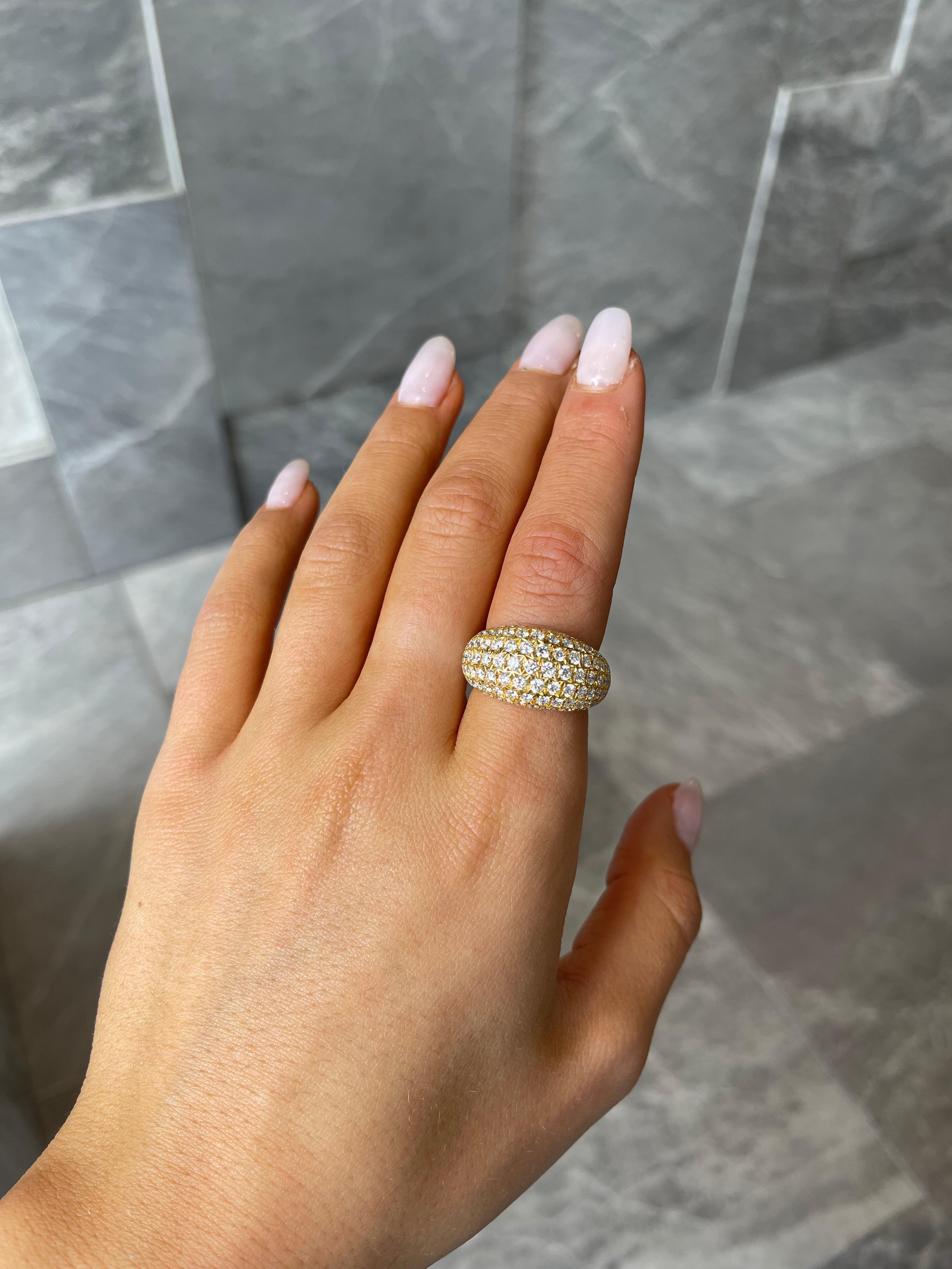 Bague dôme en or jaune pavé de diamants Pour femmes en vente