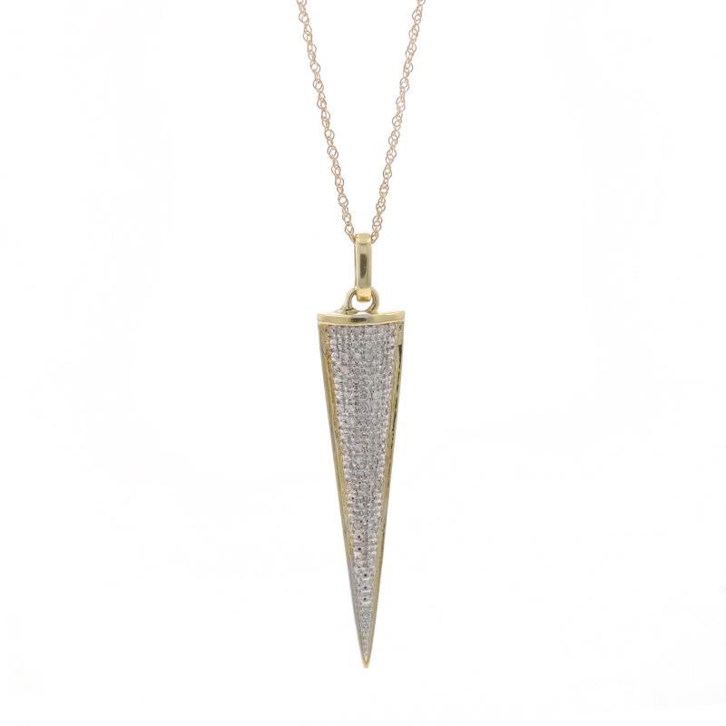 Contenu métallique : Or jaune 10k et or blanc 10k

Informations sur les pierres

Diamants naturels
Carat(s) : .25ctw
Coupe : Simple
Couleur : G - H
Clarté : I1 - I2

Nombre total de carats : .25ctw

Style : Cluster
Style de chaîne : Prince de