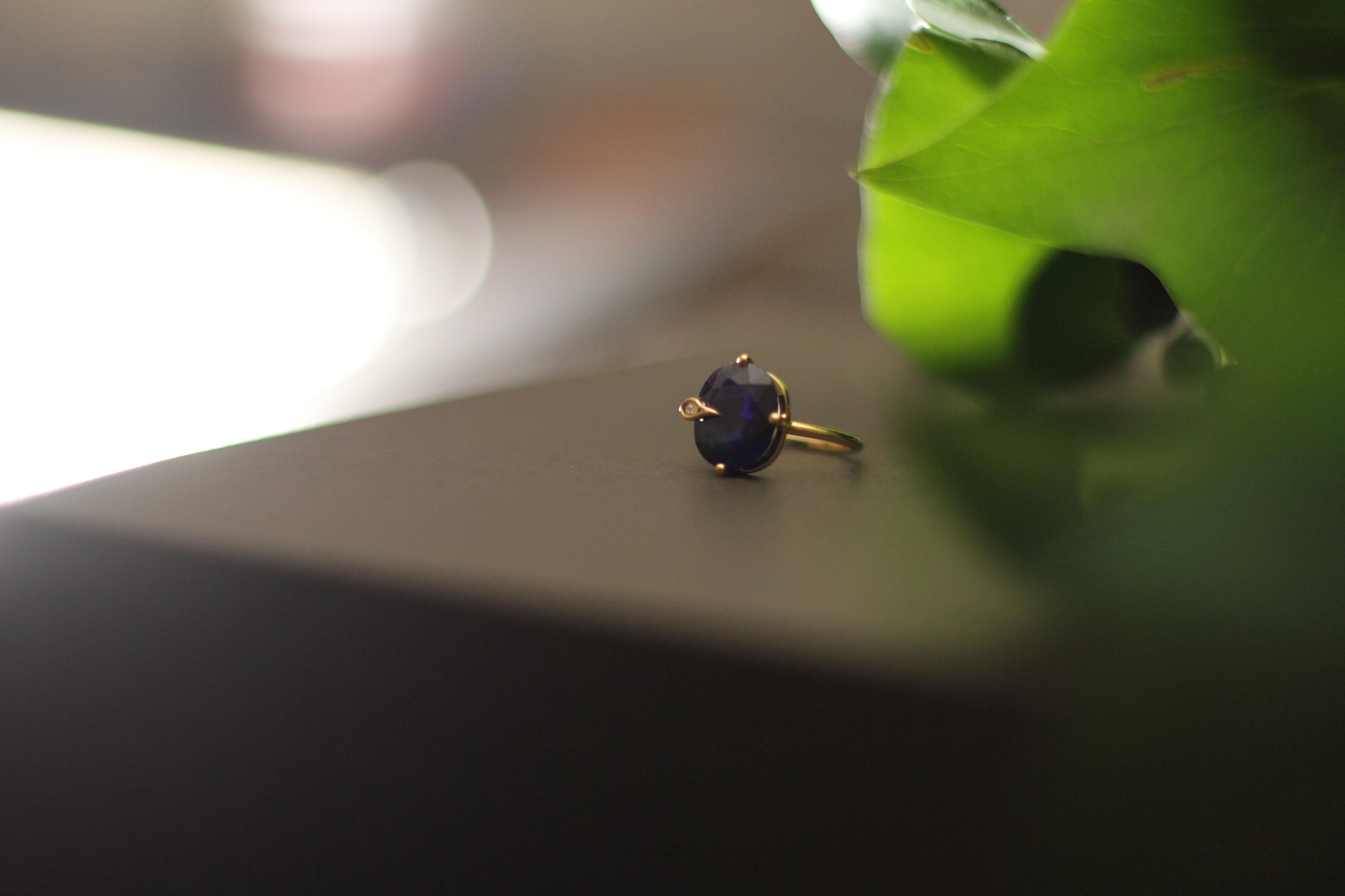 Pfauenring aus Gelbgold mit natürlichem Saphir und Diamant im Angebot 5
