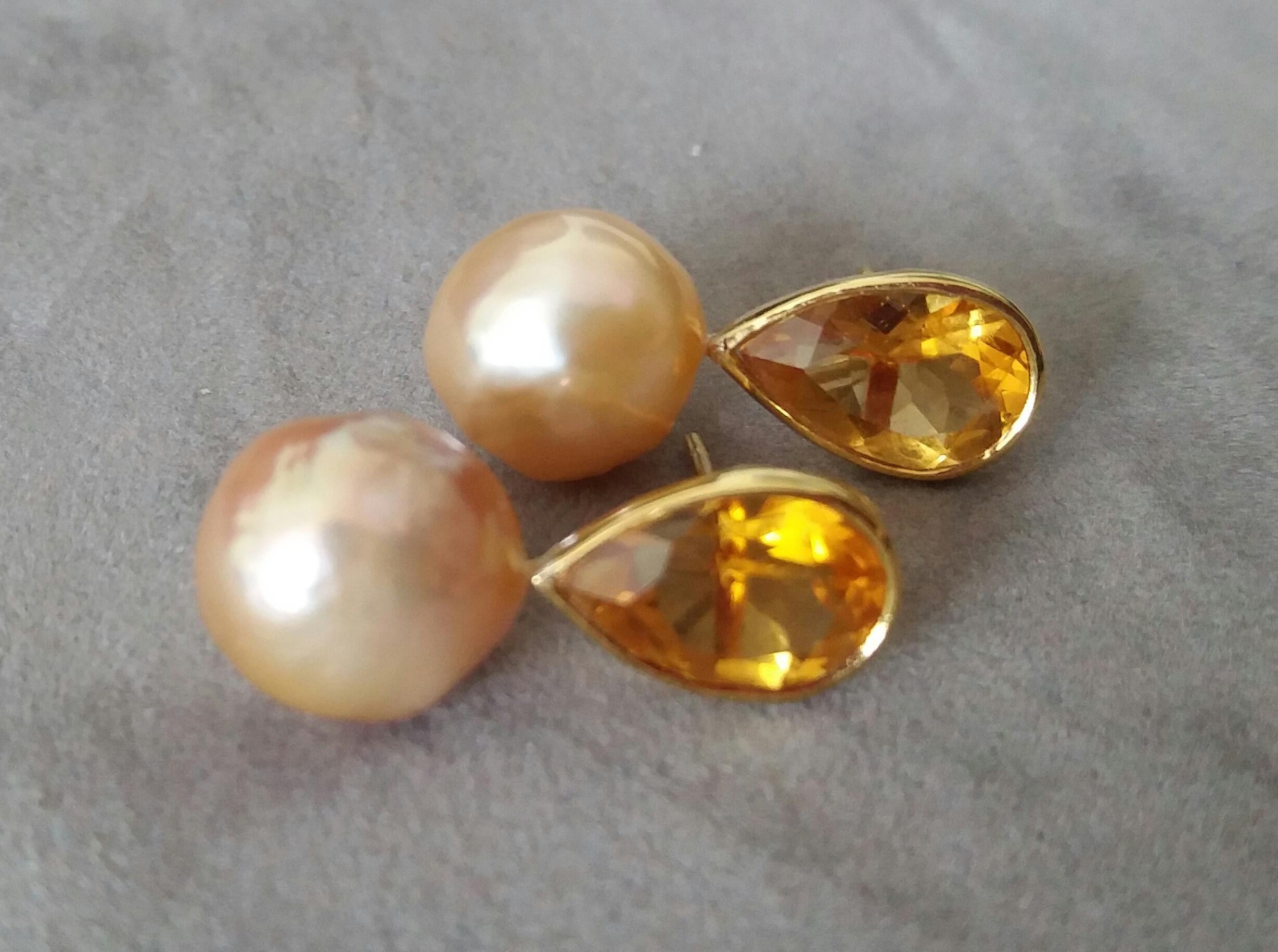 Pear Shape Citrine Natural Cream Color Baroque Pearls Yellow Gold Stud Earrings In Good Condition For Sale In Bangkok, TH