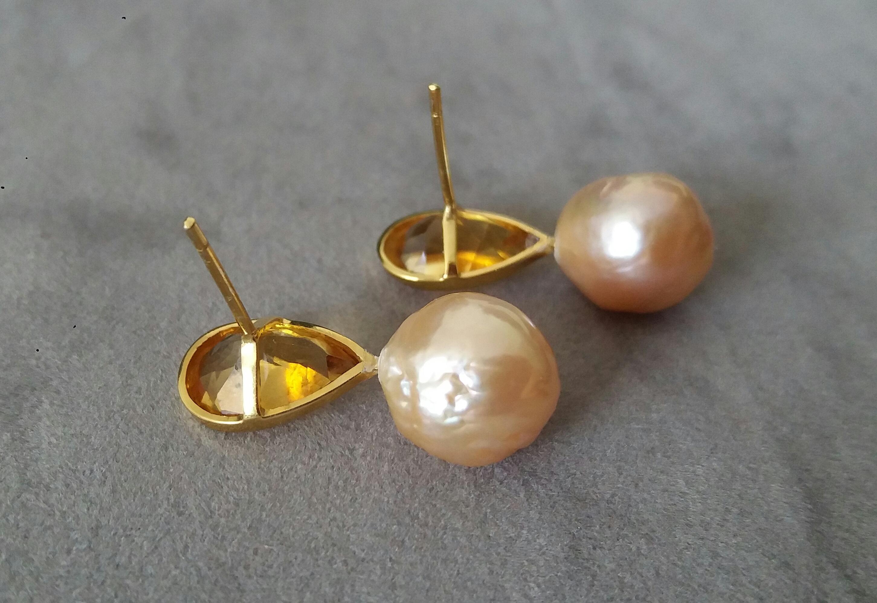 Contemporary Yellow Gold Pear Shape Citrine Natural Cream Color Baroque Pearls Stud Earrings
