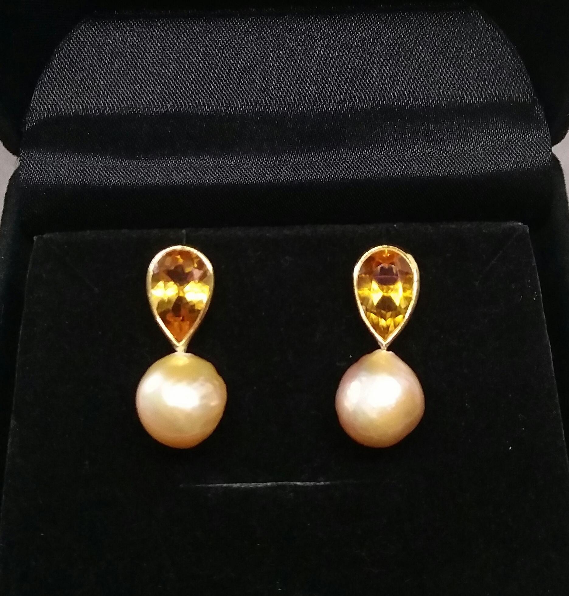 Yellow Gold Pear Shape Citrine Natural Cream Color Baroque Pearls Stud Earrings In Good Condition In Bangkok, TH