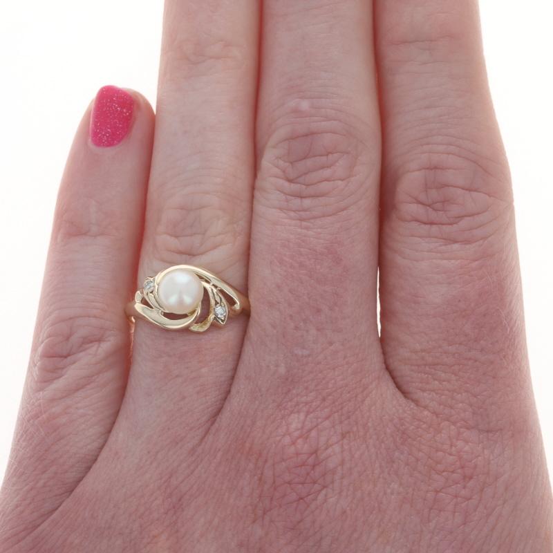 Gelbgold Perle Diamant Bypass Ring 10k im Zustand „Hervorragend“ im Angebot in Greensboro, NC