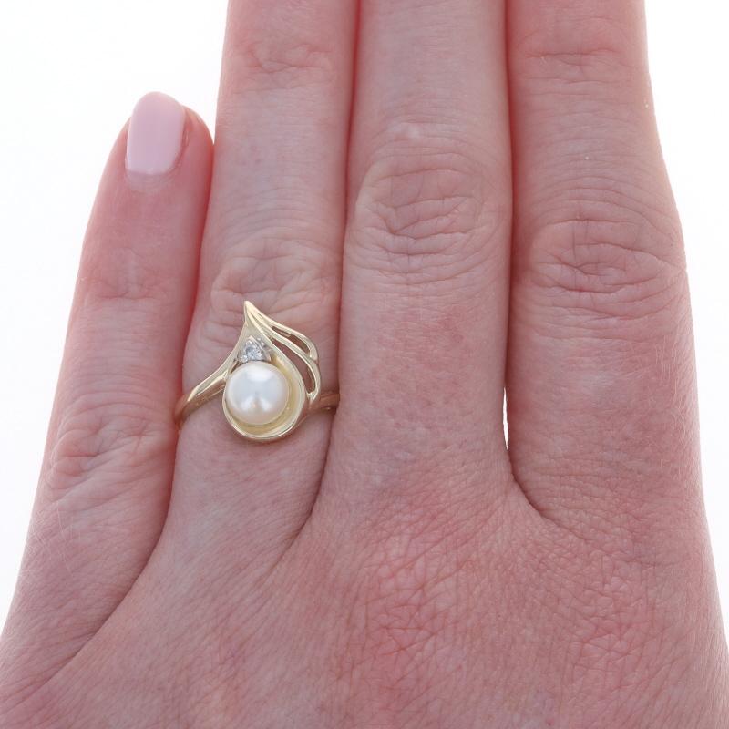 Round Cut Yellow Gold Pearl Diamond Bypass Ring 10k For Sale