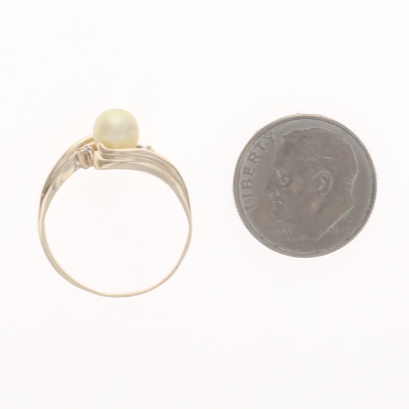 Bague en or jaune avec perles et diamants - 10k en vente 1