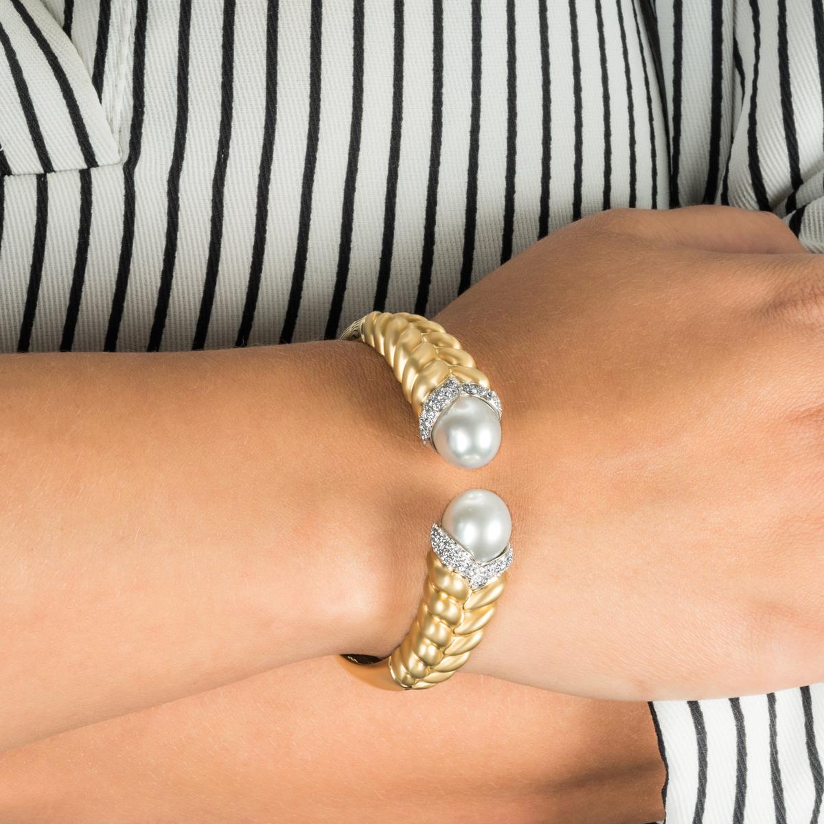 Bracelet en or jaune avec perles et diamants Pour femmes en vente