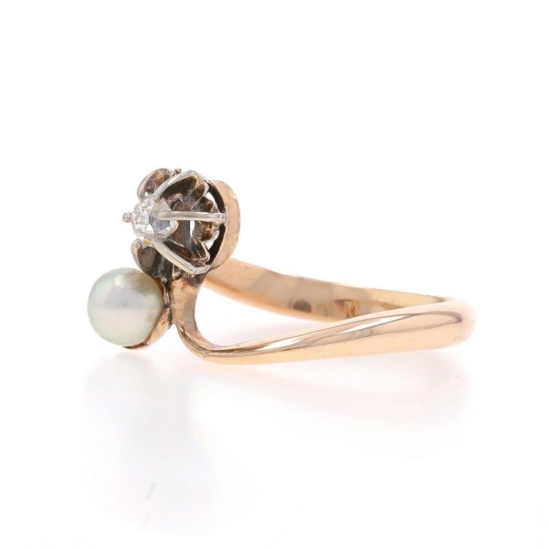 Anello bypass in oro giallo con perle e diamanti - 10k .13ct floreale antico In condizioni buone in vendita a Greensboro, NC