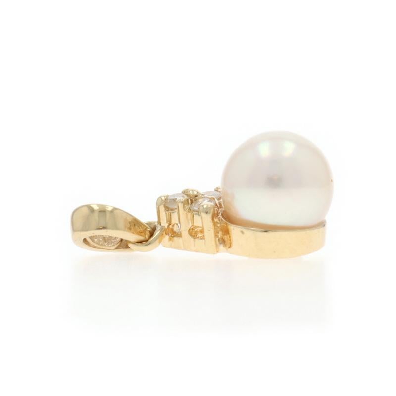 Perlina Ciondolo con diamante e perla in oro giallo 14k in vendita
