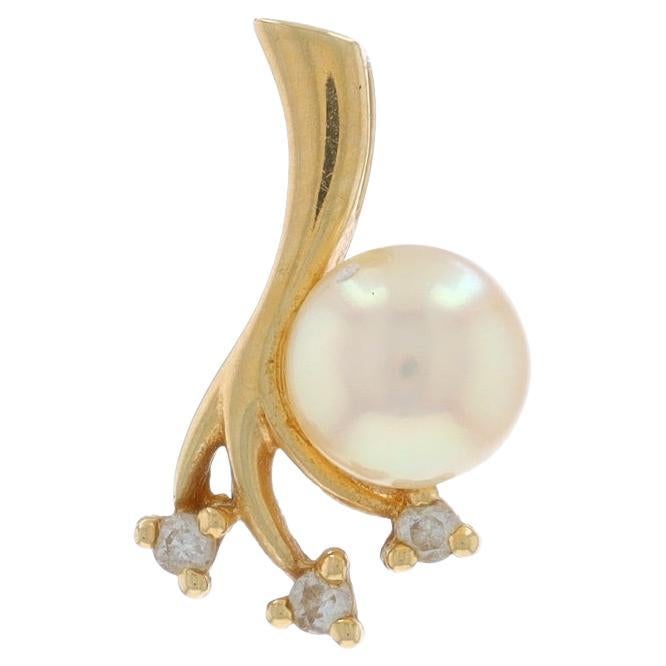 Ciondolo con diamante e perla in oro giallo 14k in vendita