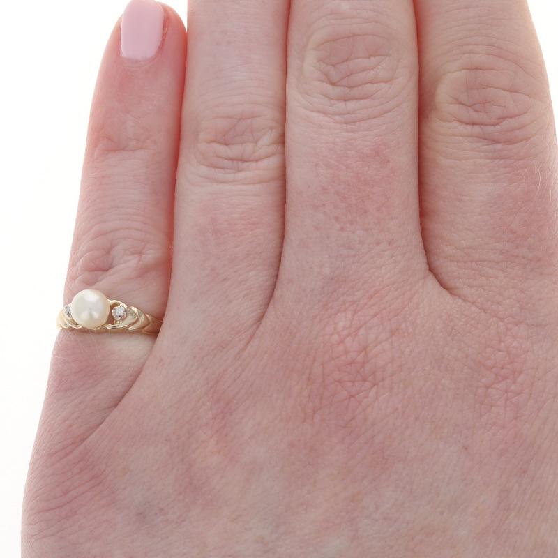 Perle Bague en or jaune avec perles et diamants - 10k 2.00 en vente