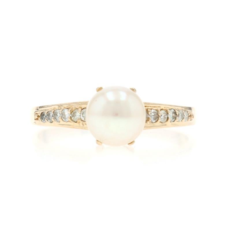 Taglia: 8 1/2
Costo della taglia: Up 2 taglie per $40 o Down 1/2 taglia per $30

Contenuto del metallo: Oro giallo 14k

Informazioni su A. Stone

Perla coltivata

Diamanti naturali
Carati: .12ctw
Taglio: Rotondo brillante
Colore: I - J
Chiarezza: