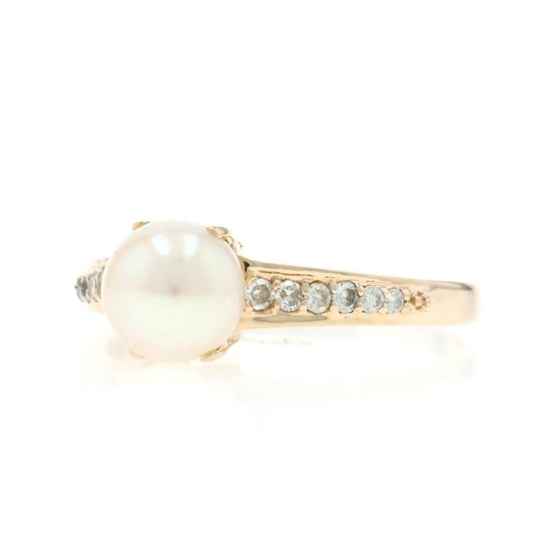 Anello con diamante e perla in oro giallo - 14k .12ctw In condizioni ottime in vendita a Greensboro, NC