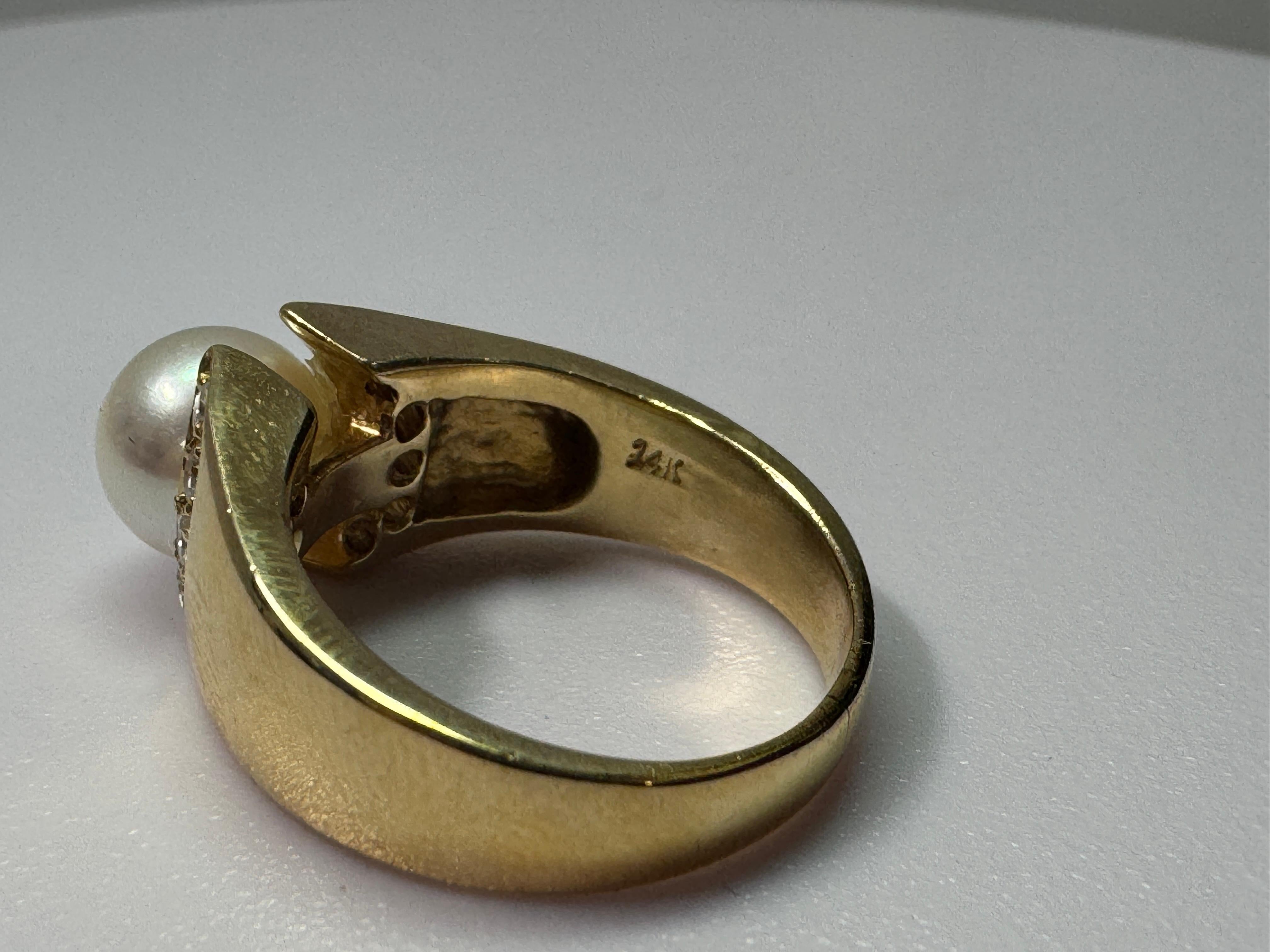 Bague en or jaune, perle et diamant Unisexe en vente