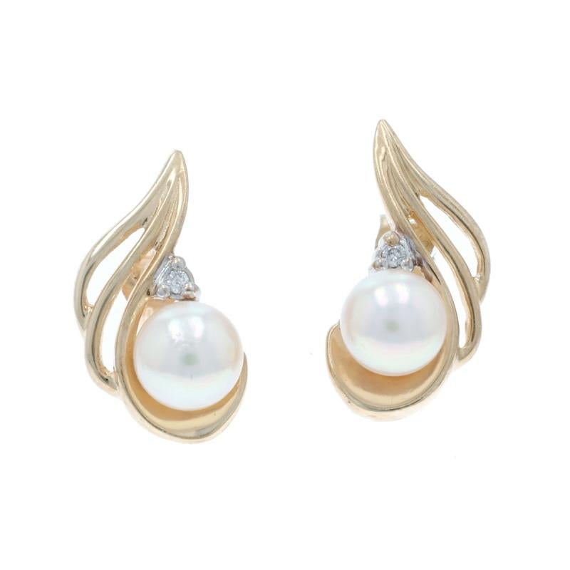 Contenu métallique : Or jaune 10k et or blanc 10k

Informations sur les pierres

Perle de culture

Diamants naturels
Carat(s) : .02ctw
Coupe : Brillant rond
Couleur : G - H
Clarté : SI1 - SI2

Style : Goujon
Type de fermeture : Fermeture