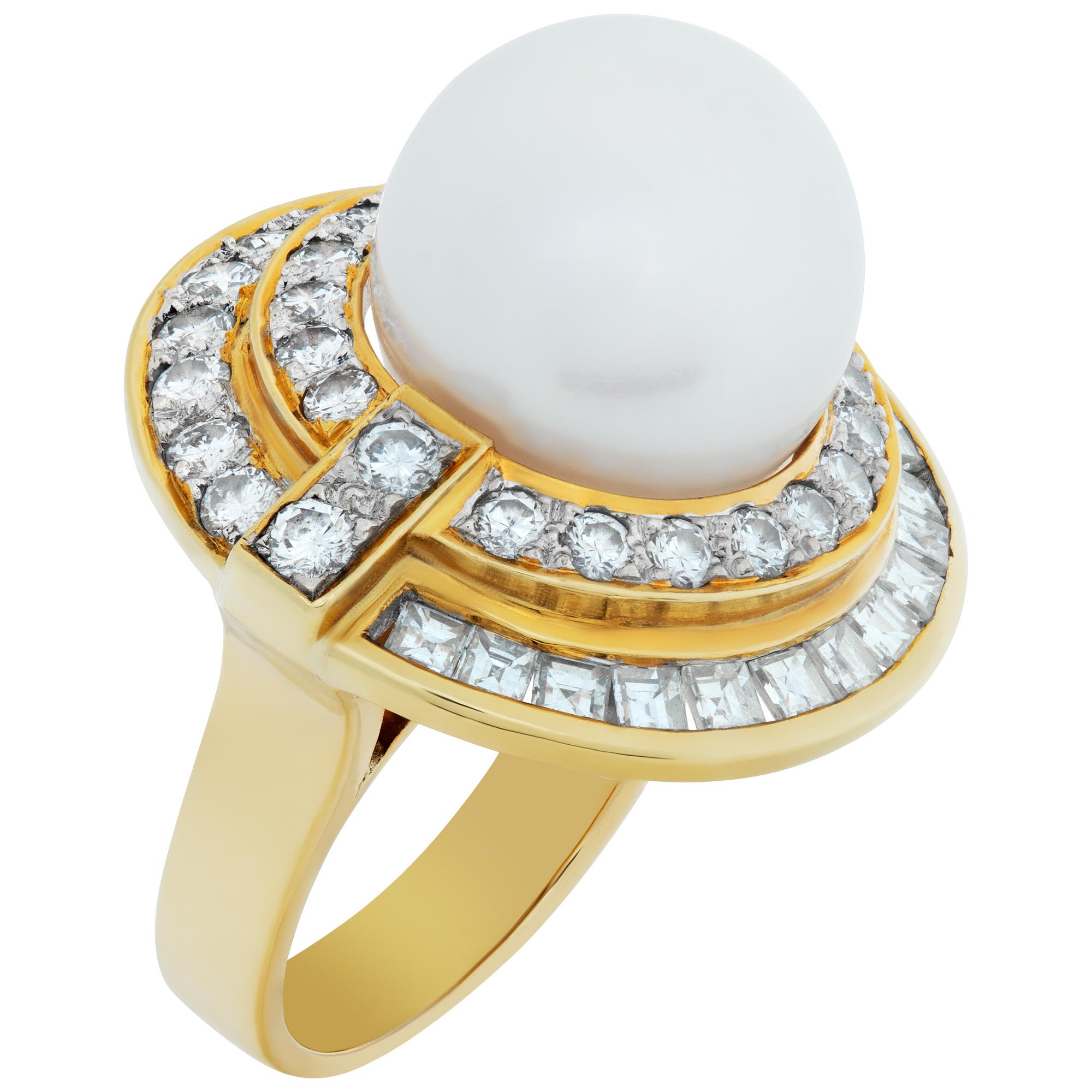 Yellow gold pearl & diamonds ring w/ round brilliant & princess cut diamonds In Excellent Condition For Sale In Surfside, FL
