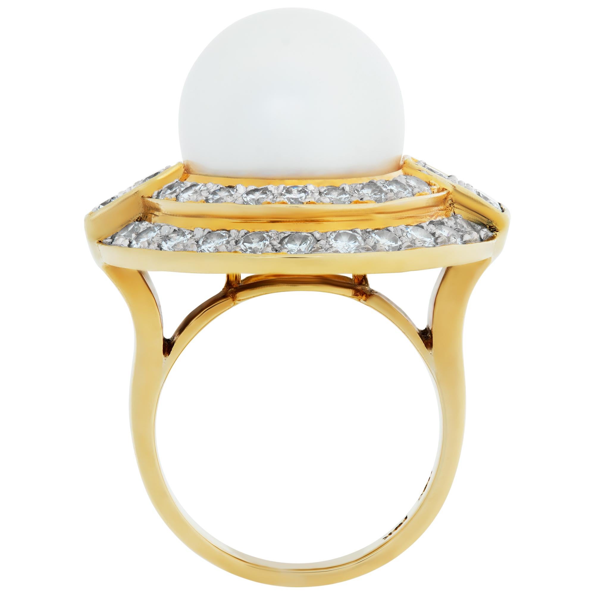 Women's Yellow gold pearl & diamonds ring w/ round brilliant & princess cut diamonds For Sale