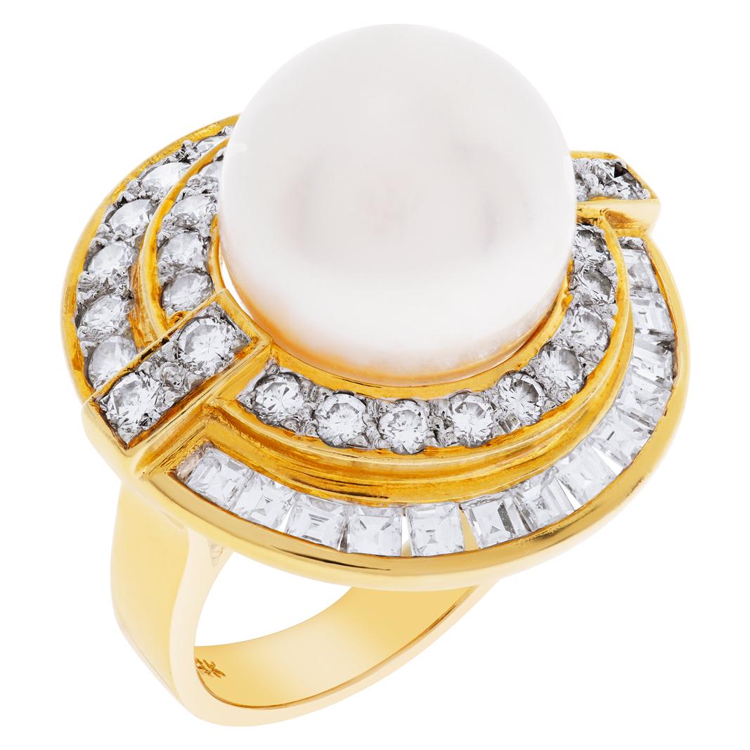 Yellow gold pearl & diamonds ring w/ round brilliant & princess cut diamonds For Sale 1