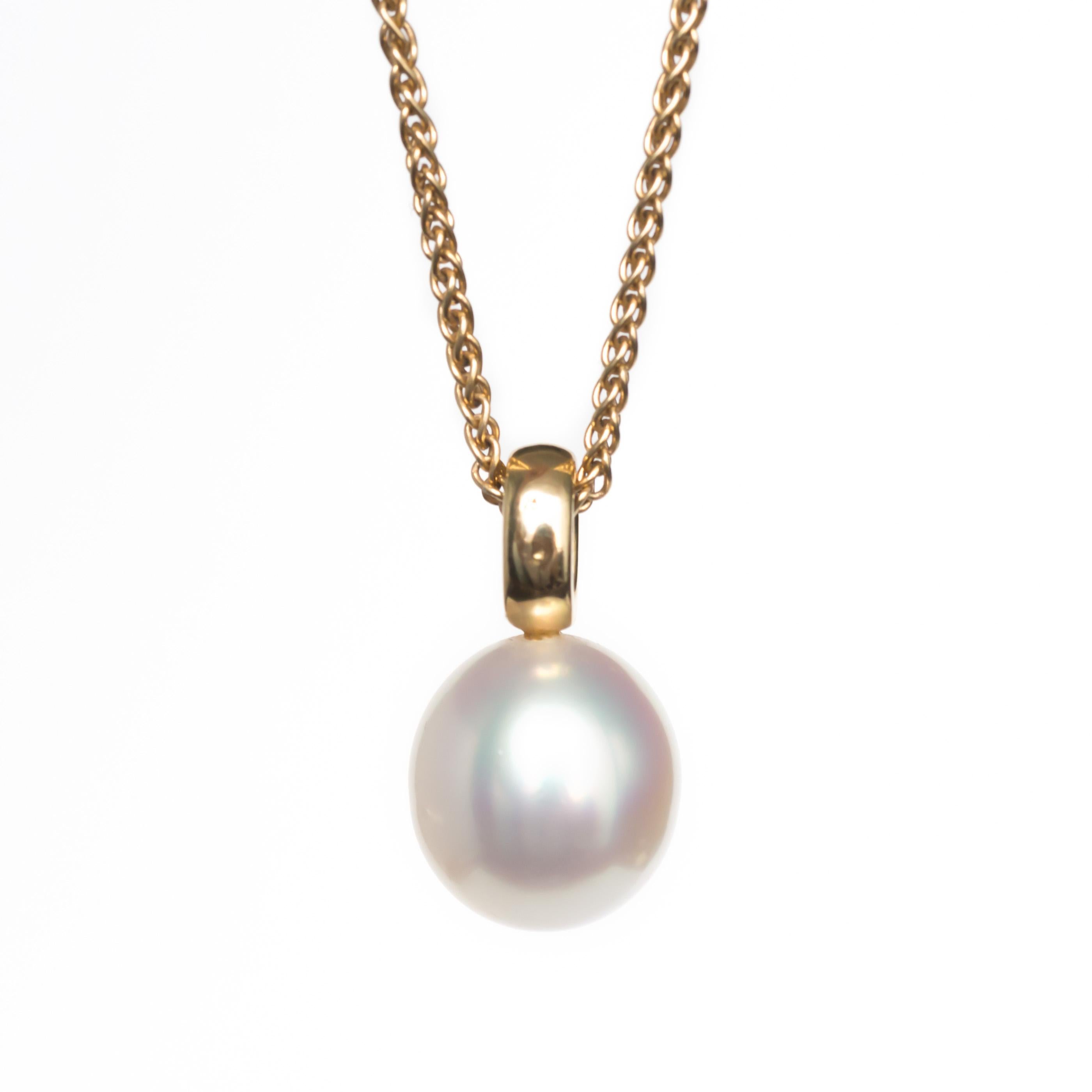 Yellow Gold Pearl Necklace For Sale 1