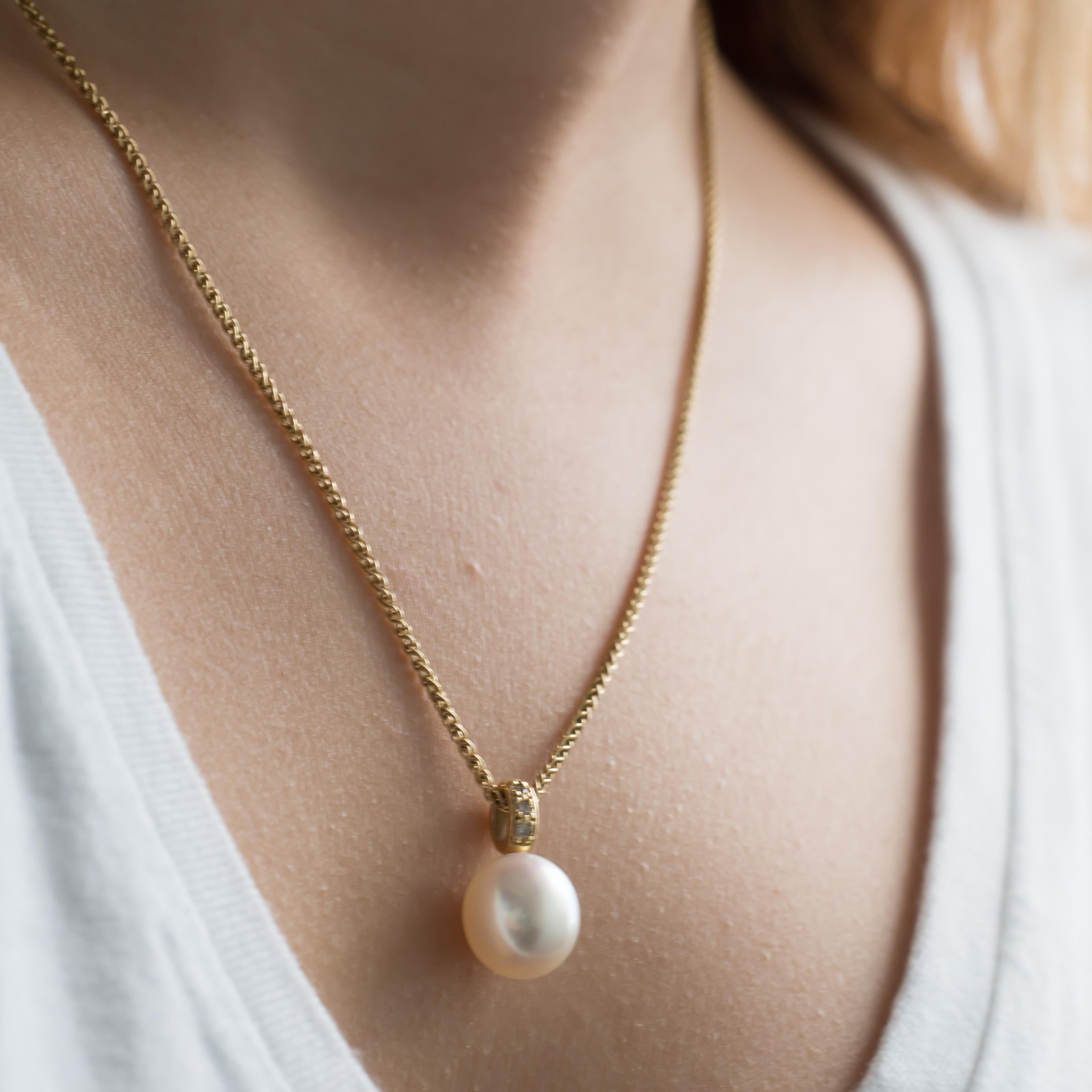 Yellow Gold Pearl Necklace For Sale 2