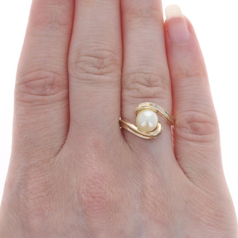 Size: 5 3/4
Sizing Fee: Up 1 1/2 sizes for $35 or Down 1  size for $35

Metal Content: 14k Yellow Gold

Stone Information

Cultured Pearl

Style: Solitaire Bypass

Measurements

Face Height (north to south): 1/2