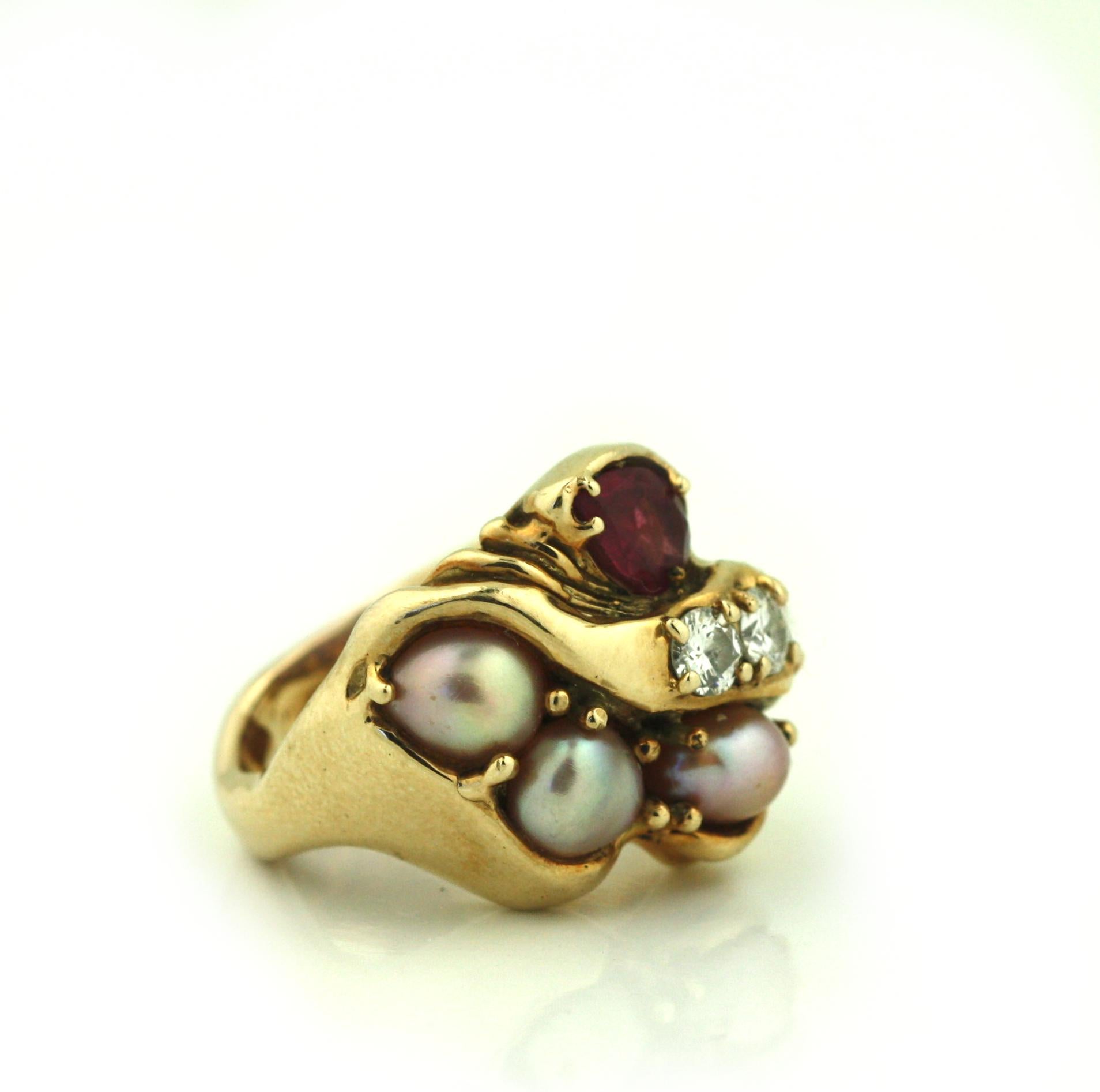 
Yellow Gold, Pearl, Tourmaline and Diamond Ring
with round brilliant diamonds and pearls
14 karat yellow gold
Size 4 1/2