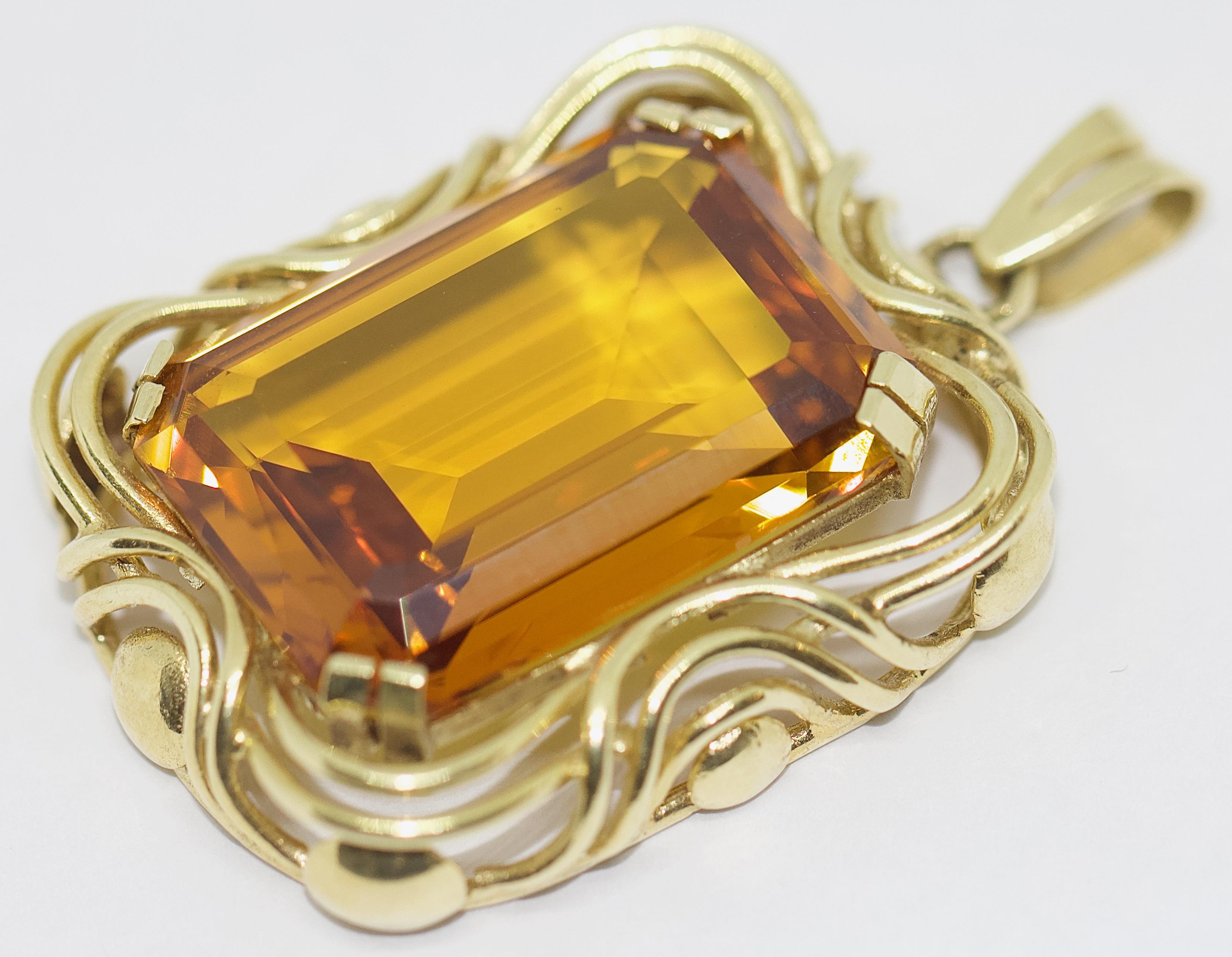 Taglio smeraldo Ciondolo in oro giallo, Enhancer, con citrino grande taglio smeraldo in vendita