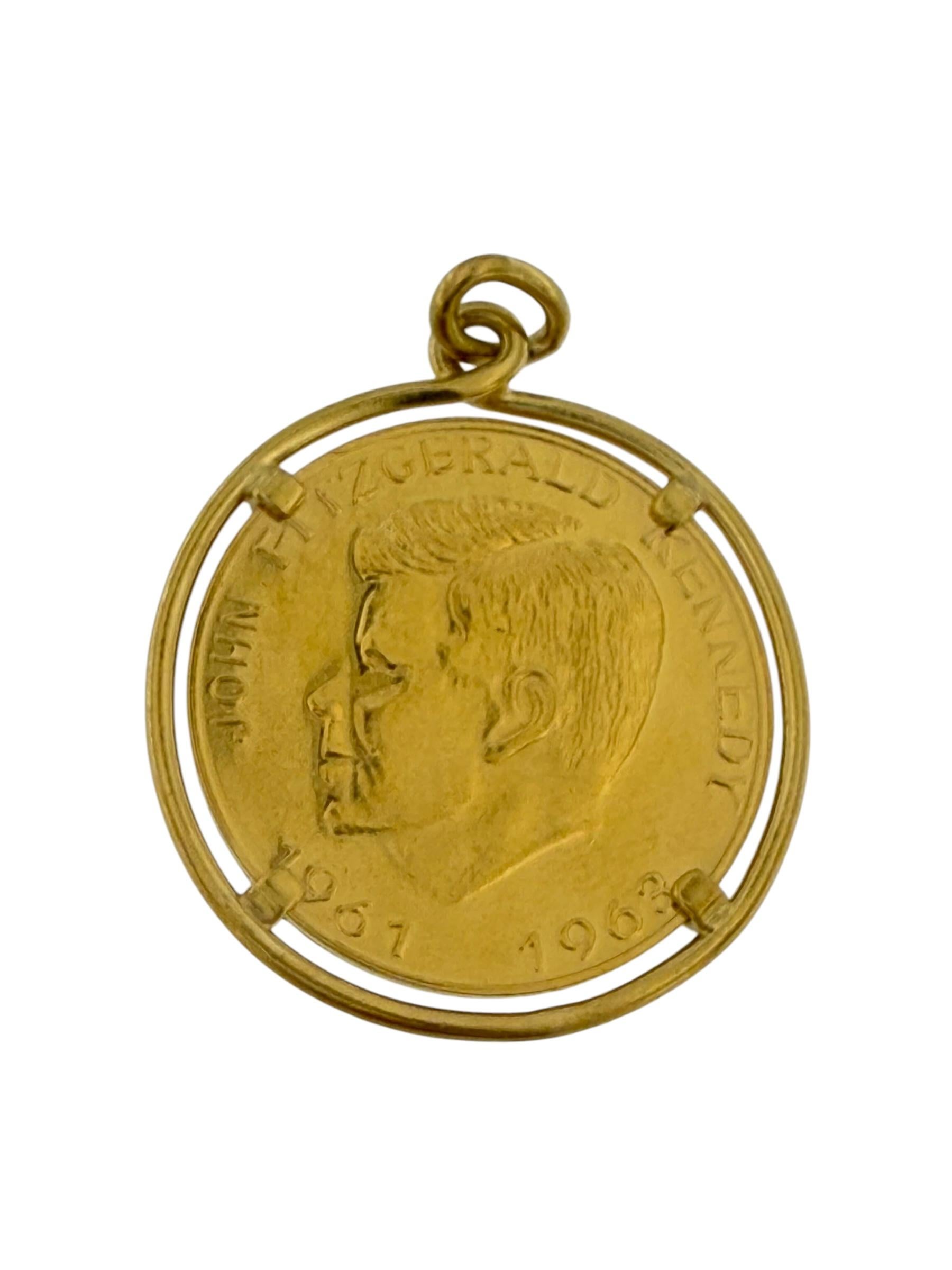 Pendentif en or jaune avec pièce de John Kennedy en vente 6