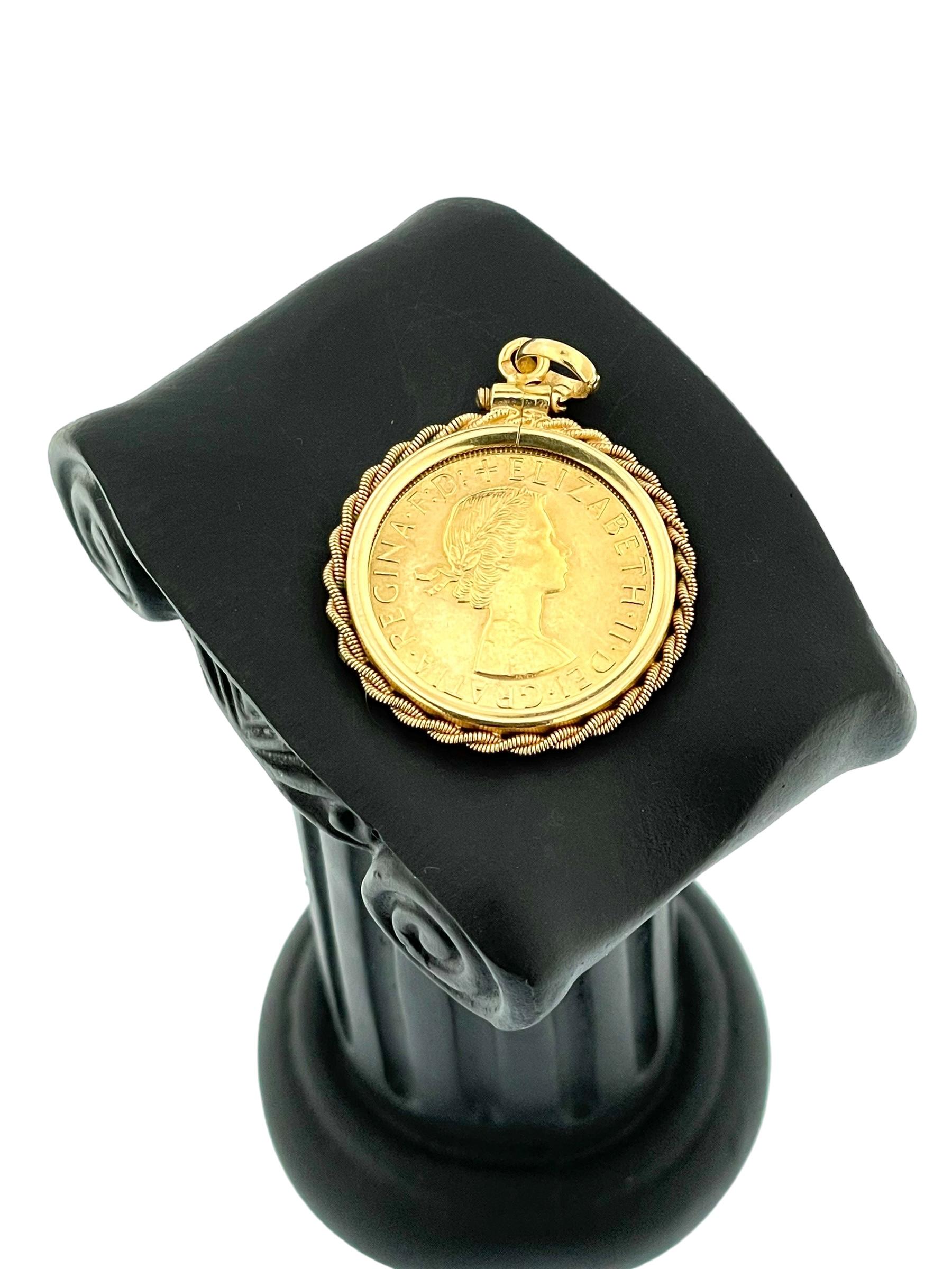 Yellow Gold Pendant with Sovereign Coin 1958 Elizabeth II For Sale 3