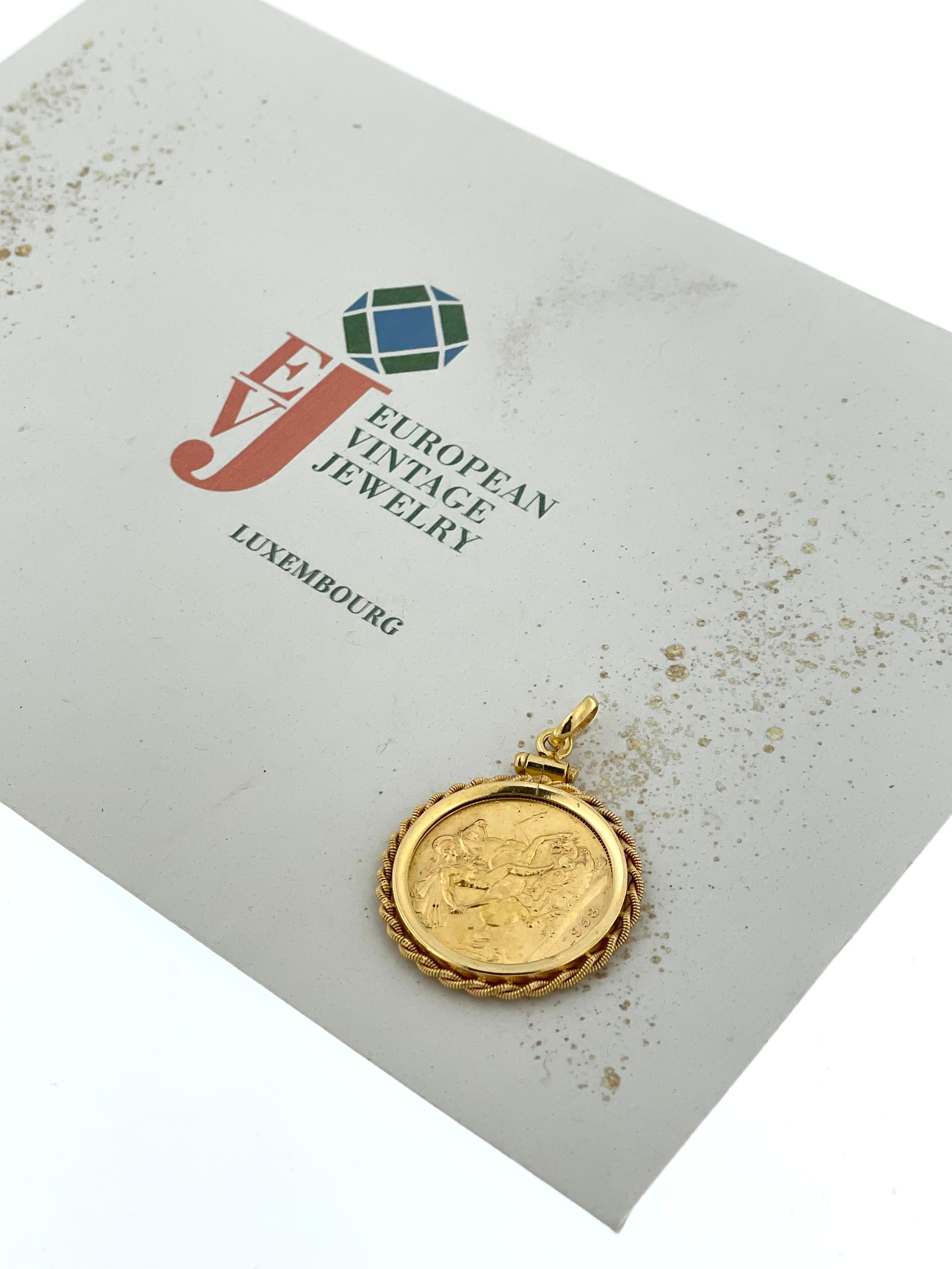 Yellow Gold Pendant with Sovereign Coin 1958 Elizabeth II For Sale 4