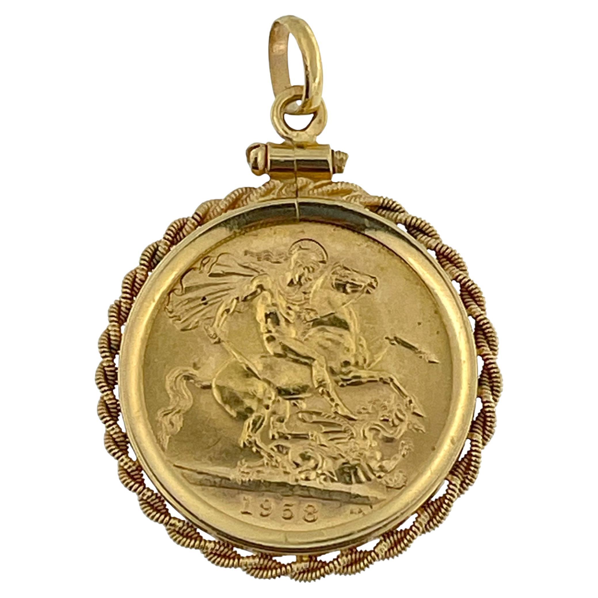 This exquisite pendant showcases a sovereign coin from Great Britain, encased in a beautifully crafted 18-karat gold setting. The sovereign coin itself is made from 22-karat gold, featuring the timeless imagery of Queen Elizabeth on one side and the