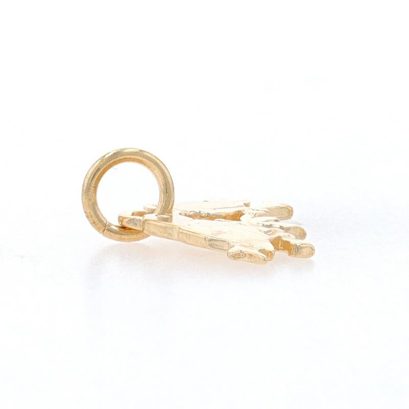 Yellow Gold Perching Love Birds Charm - 14k Petite Pendant In Excellent Condition For Sale In Greensboro, NC