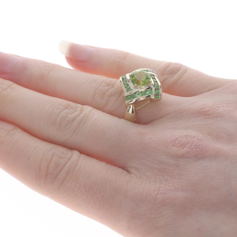 Round Cut Yellow Gold Peridot & Chrome Diopside Halo Ring - 14k Round 2.05ctw Size 7 For Sale