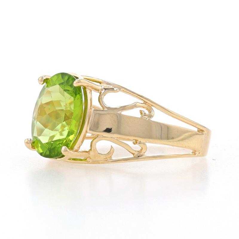 Oval Cut Yellow Gold Peridot Cocktail Solitaire Ring - 10k Oval 3.05ct For Sale
