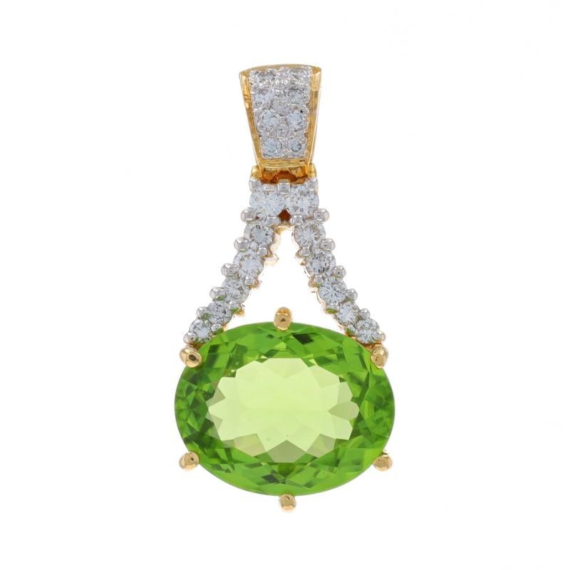 Contenu du métal : Or jaune 18k et or blanc 18k

Informations sur les pierres

Péridot naturel
Carat(s) : 5.43ct
Coupe : Ovale
Couleur : Vert

Diamants naturels
Carat(s) : .40ctw
Coupe : Brillant rond
Couleur : G - H
Clarté : VS1 - VS2

Total des
