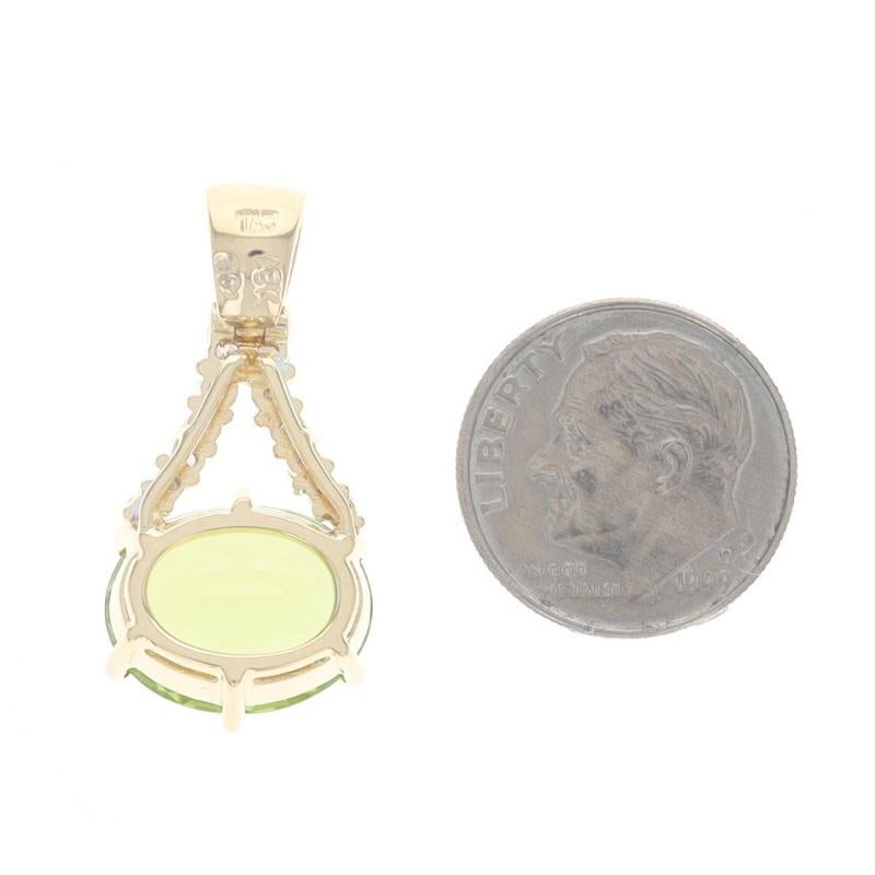 Pendentif ovale en or jaune 18 carats, péridot et diamants 5,83 carats Excellent état - En vente à Greensboro, NC