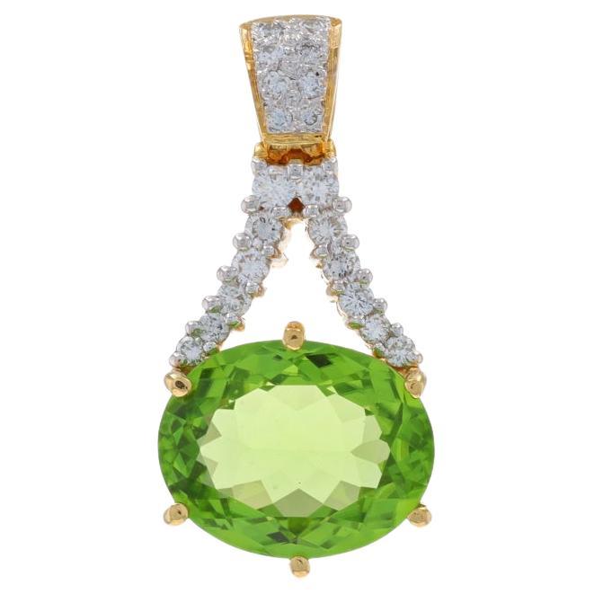 Pendentif ovale en or jaune 18 carats, péridot et diamants 5,83 carats en vente