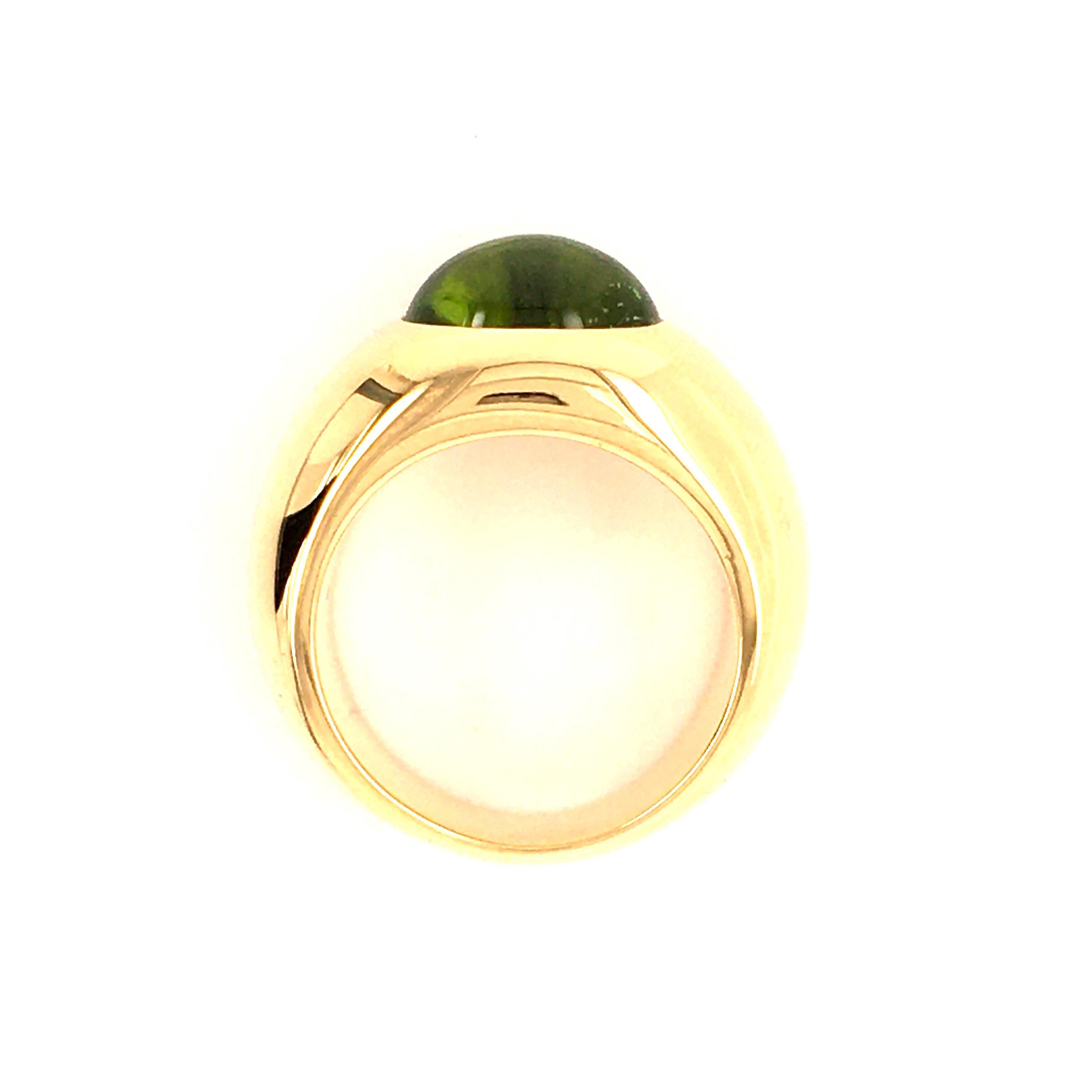 Yellow Gold Peridot Ring by Bucherer In Excellent Condition In Lucerne, CH